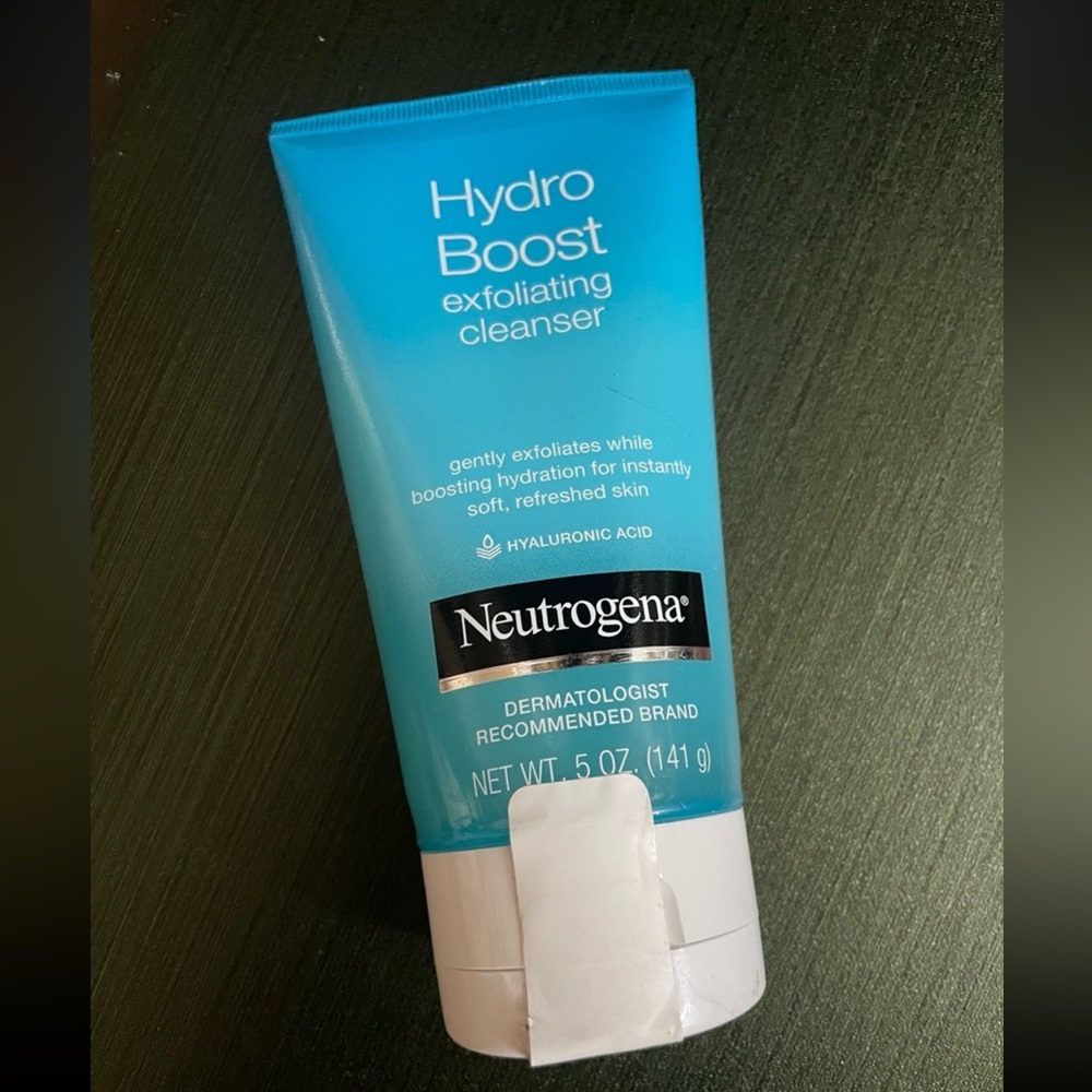 Neutrogena Hydro Boost Exfoliating Cleanser